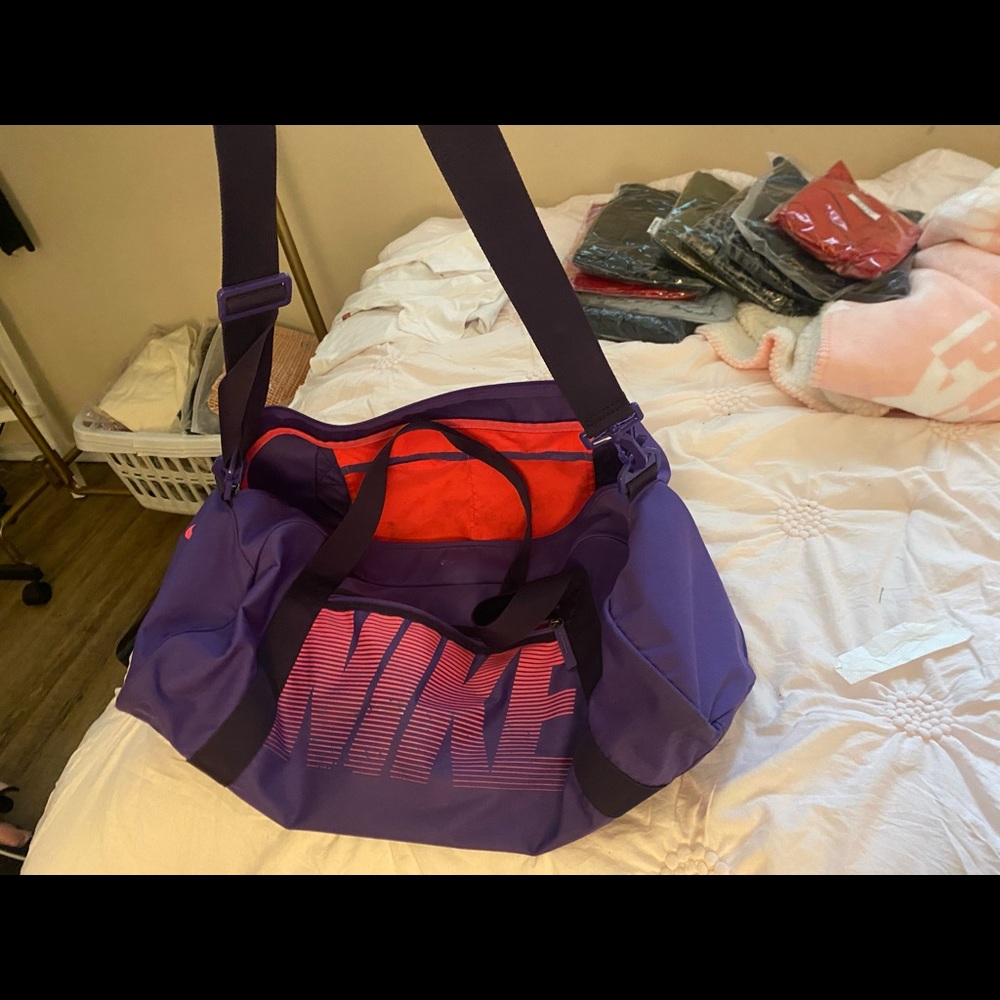 Nike Gym bag/ weekender bag - Picture 2 of 3